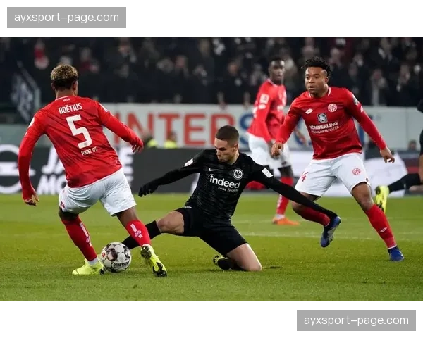 沃尔夫斯堡与奥格斯堡保级区附近对决，双方均急需三分缓解降级压力