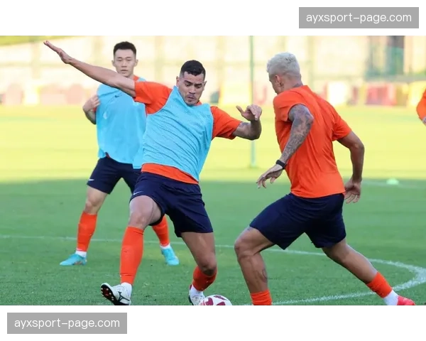 莱奥本场比赛完成11次成功过人，创个人赛季纪录