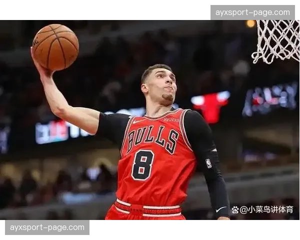 公牛队官方宣布，扎克·拉文接受膝盖关节镜手术，赛季报销