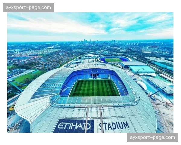 曼城伊蒂哈德球场扩建现场：新增餐饮零售区旨在提升非比赛日营收